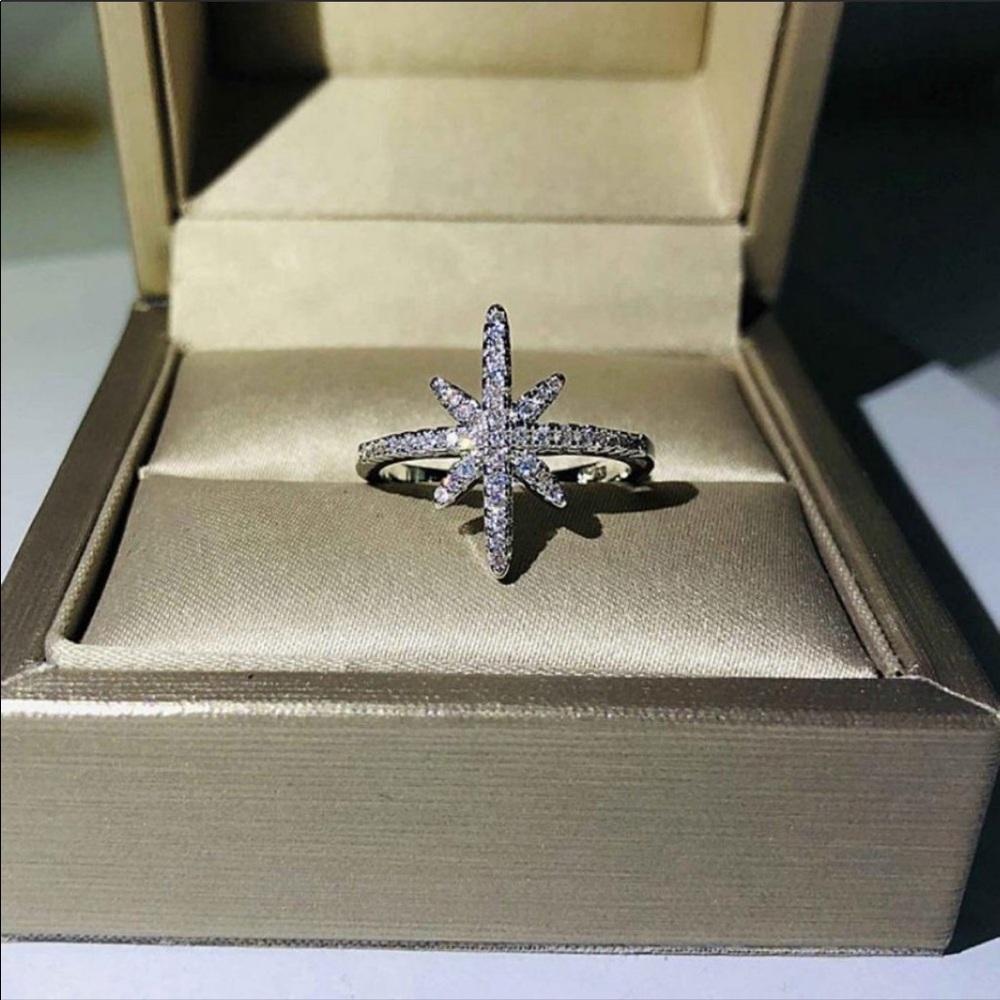 ¥ NEW 18K White Gold Diamond Shooting Star Ring - Picture 7 of 7